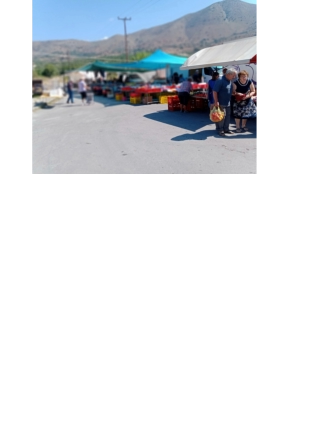 Marché du jeudi à Neapoli…. Un marché de producteurs local proposant d'excellents produits frais locaux… des vêtements et autres stands vendant des articles ménagers. Malheureusement, le marché a rétréci au fil des ans et a besoin de votre soutien… Ouvert vers 8h00 jusqu'à 12h00 environ Situé sur le parking de Latsida Road