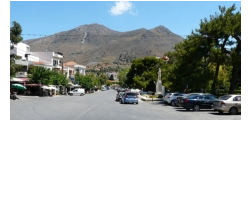 Place Elefthérios-Venizélos La place principale de Néapoli, où se trouvent la plupart des bars, cafés et autres commerces.