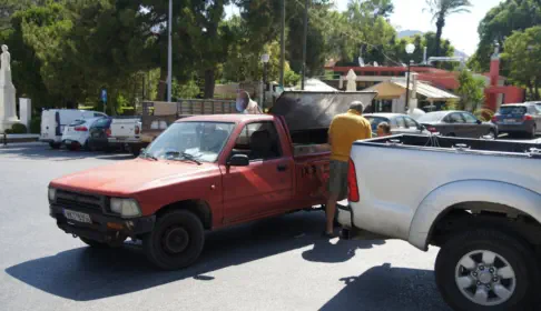 Local Seller in Neapoli