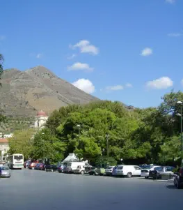 Photo of Neapoli Square with a link to the page